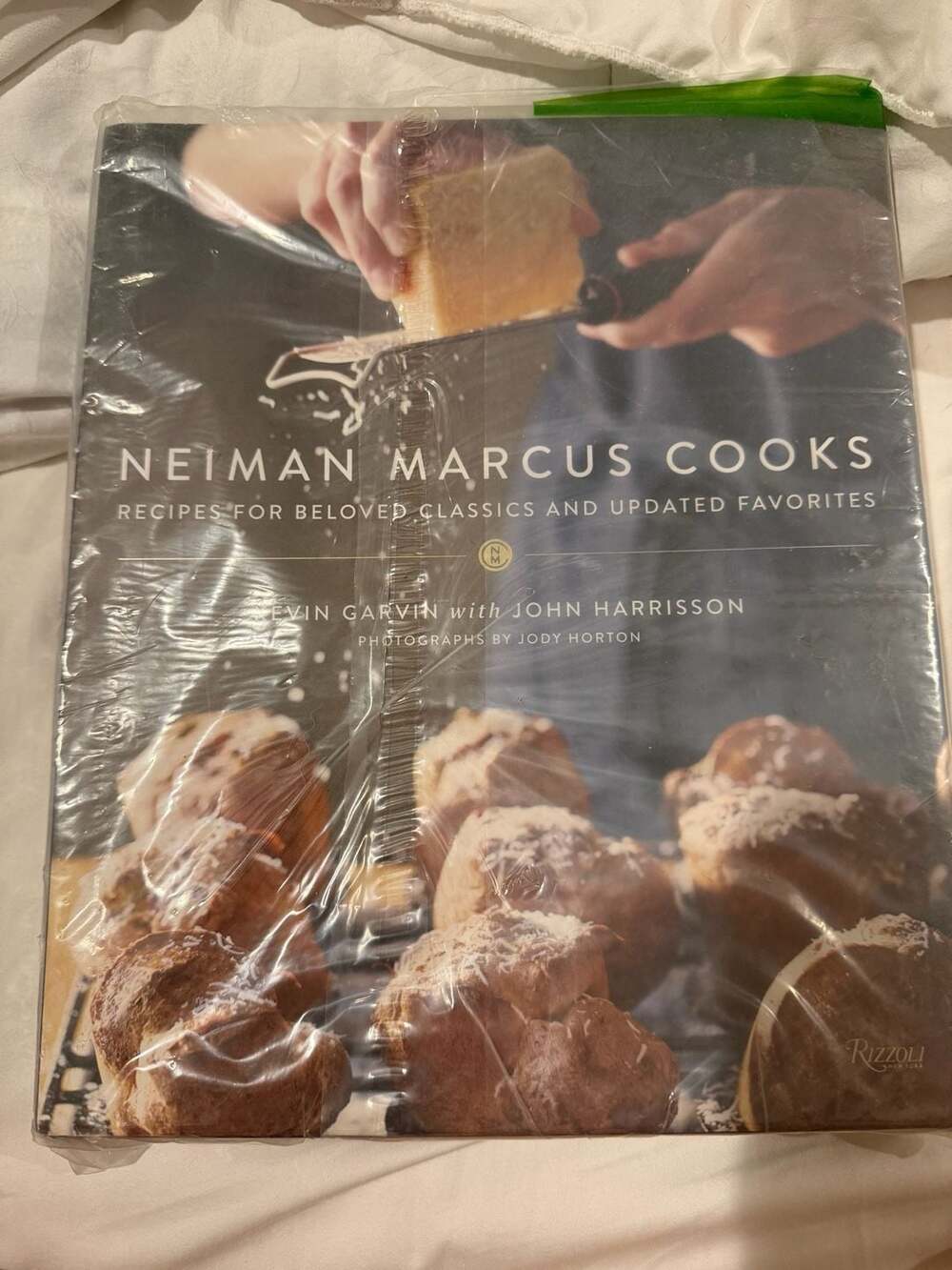 Neiman Marcus Cooks: Recipes for Beloved Classics and Updated Favorites